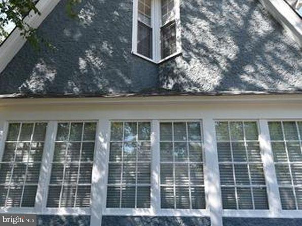 Building Photo - 400 Russell Rd