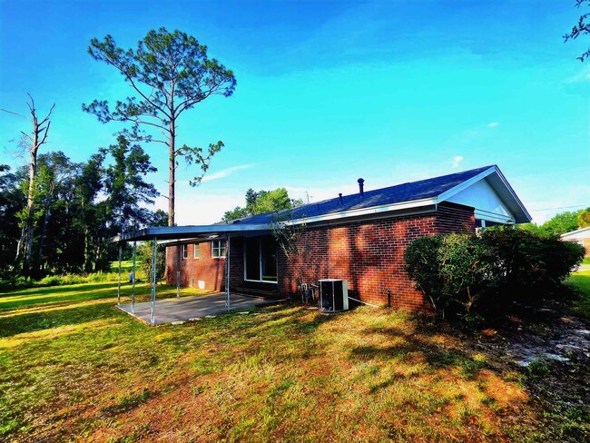 Building Photo - 104 Forest Cir