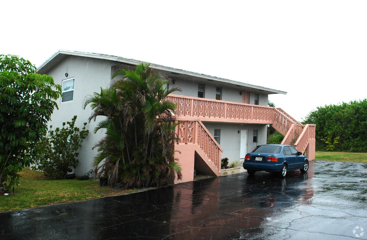 Foto principal - 1530 Forest Hill Blvd