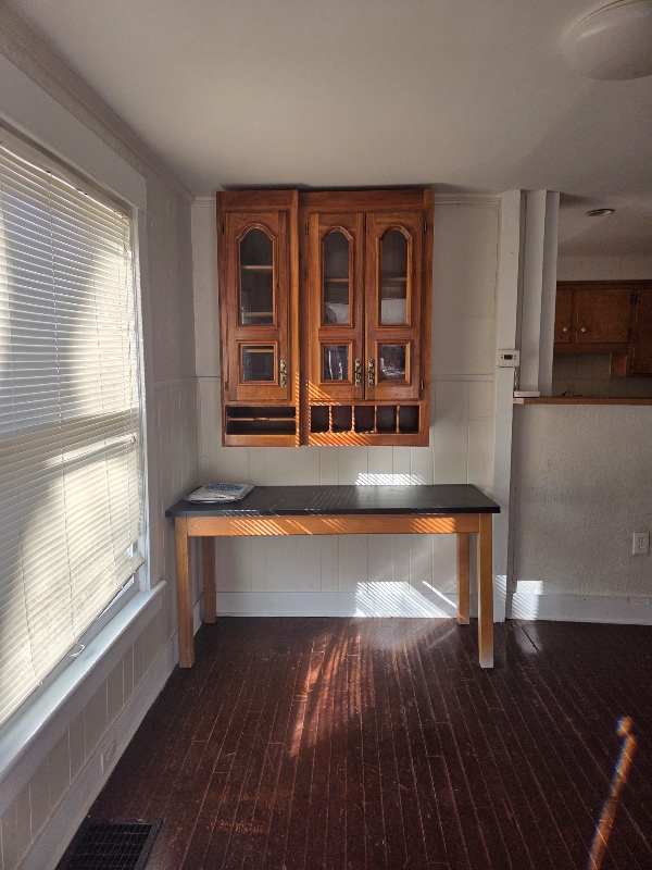 Building Photo - 4408 Cambridge St