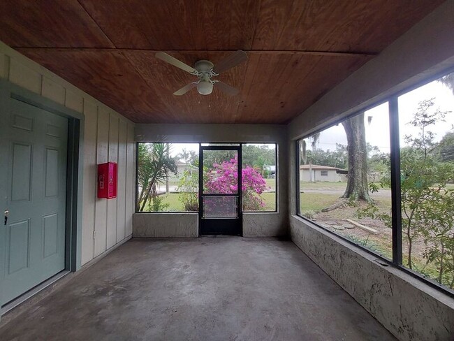 Building Photo - 5454 Lewellyn Rd
