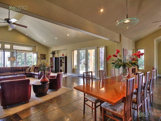 Foto del edificio - 140 Marigold Ln