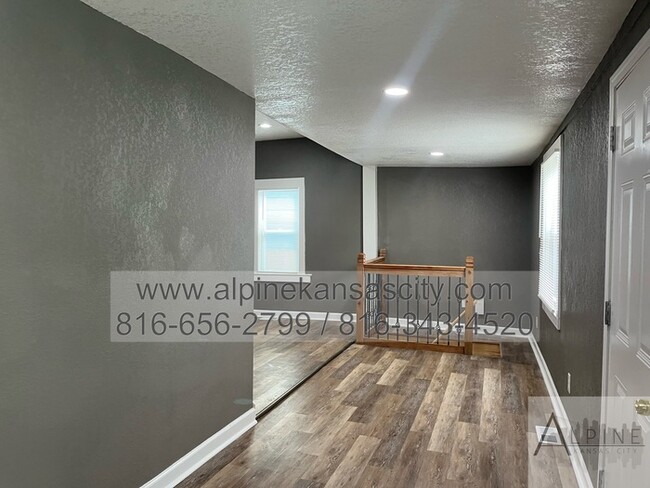 Foto del edificio - Updated NE Home! Section 8 READY!