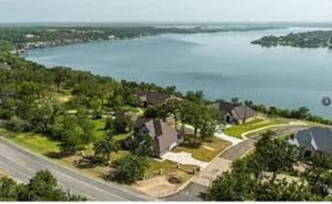 Building Photo - 7109 Lake Village Ct