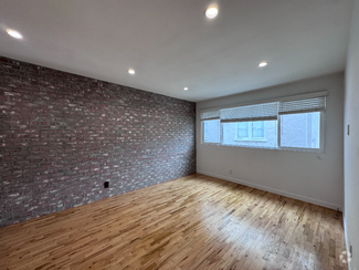 Building Photo - 821 Westmount Dr