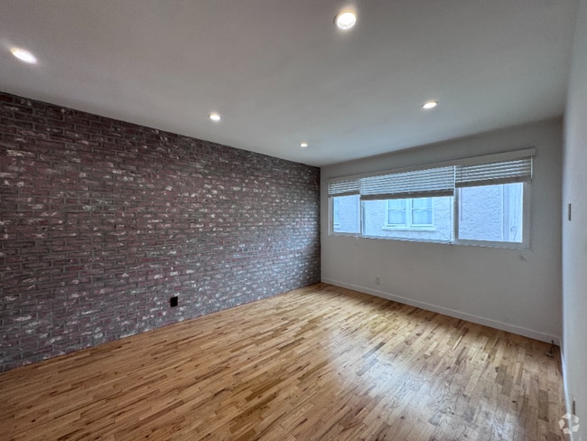 Building Photo - 821 Westmount Dr