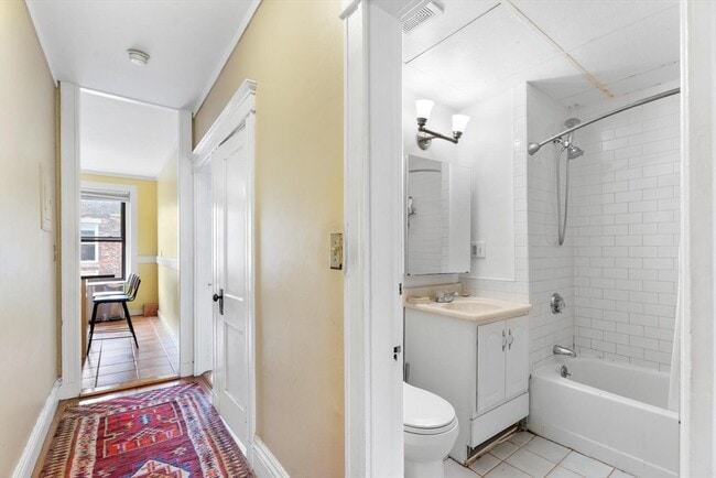 Building Photo - 378 Riverway