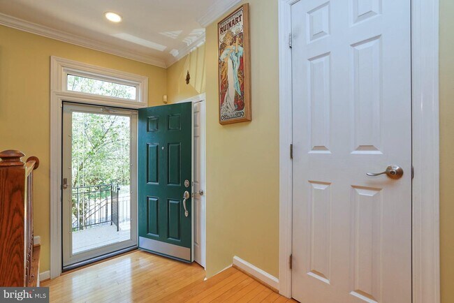 Foto del edificio - 2029 Meadow Springs Dr