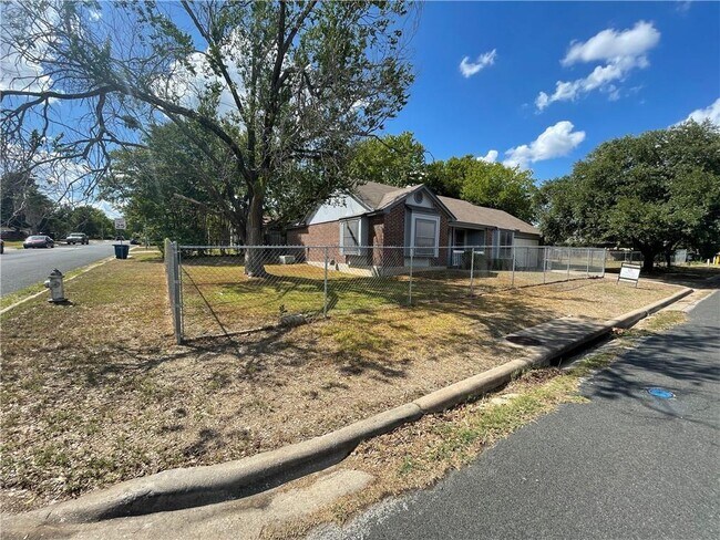 Foto del edificio - 2406 Patsy Pkwy
