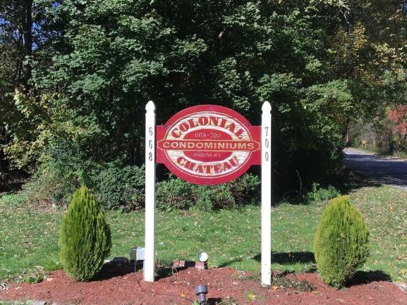 Foto del edificio - 668 Robbins Ave