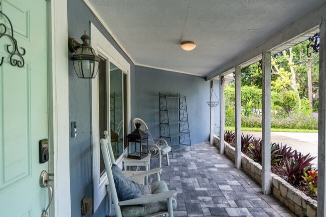 Building Photo - Living Across from Sarasota Bay 3BR/2.5BA Home Minutes to Downtown – Yardwork Included