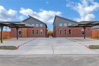 Building Photo - 705 Pedro St