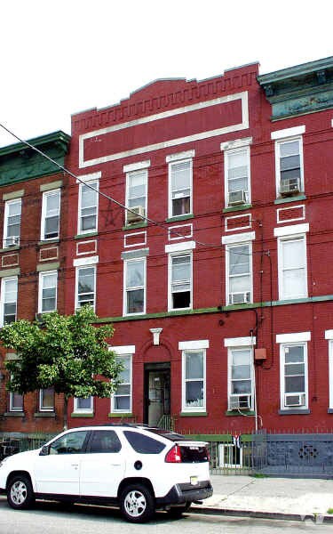 Building Photo - 728 21st St