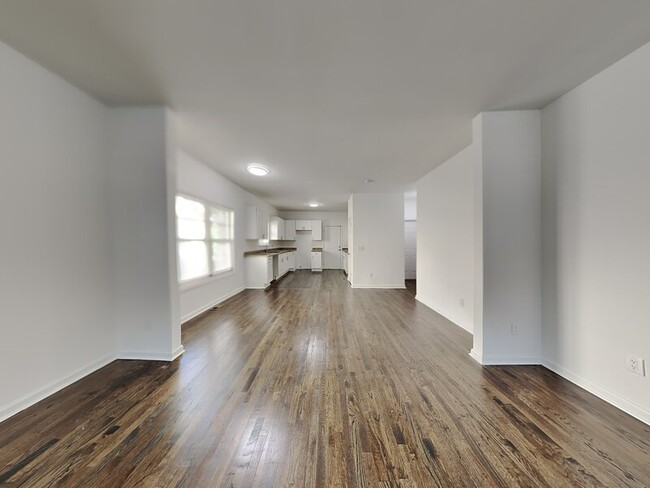 Foto del edificio - 869 Hollywood Rd NW