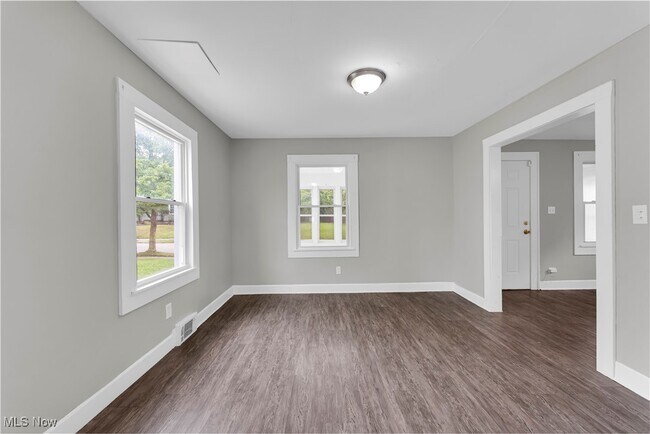 Foto del edificio - 19601 Raymond St