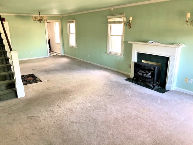 Living room. Gas fireplace is functional. - 2231 N Gatewood Ave
