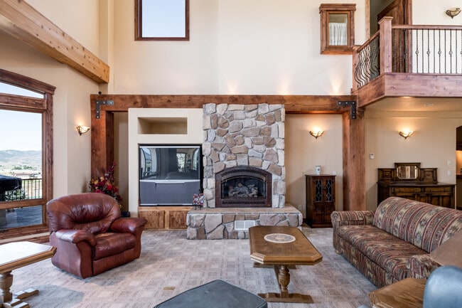 Building Photo - 595 S Foothill Dr