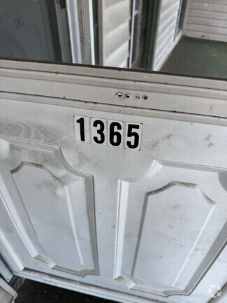 Building Photo - 1365 Capouse Ave