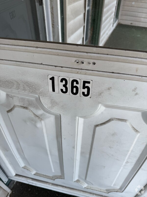 Building Photo - 1365 Capouse Ave