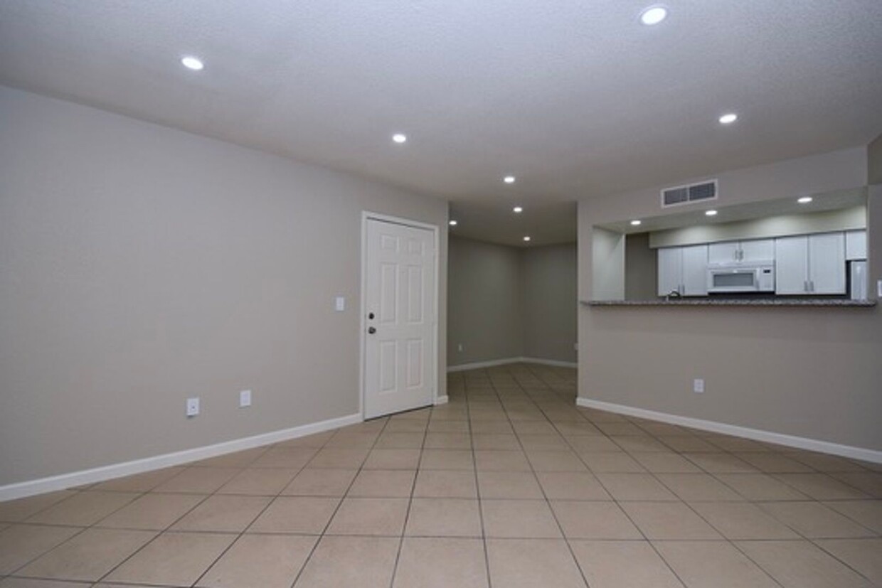 Primary Photo - Gorgeous 1 Bedroom 1st Floor Completely Re...