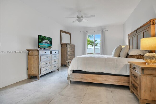 Building Photo - 555 E Dania Beach Blvd