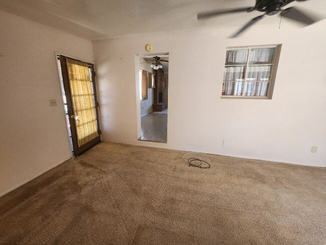 Building Photo - 525 S Rosemont Ave