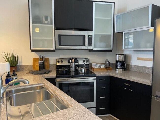 Building Photo - 1 bedroom in San Diego CA 92101