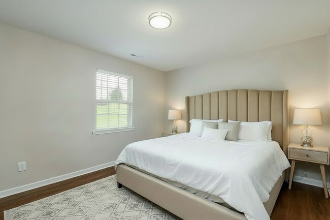 Building Photo - Axis on Roan