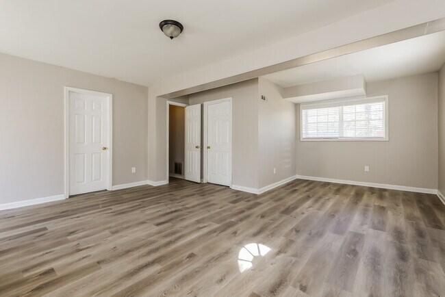 Foto del edificio - 6396 Thornhedge Dr