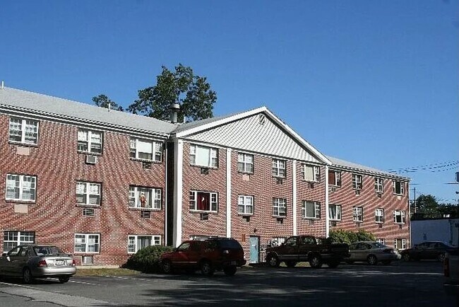 Foto del edificio - Updated 1 bedroom condo in ideal North Reading / Andover Rte 28 location.