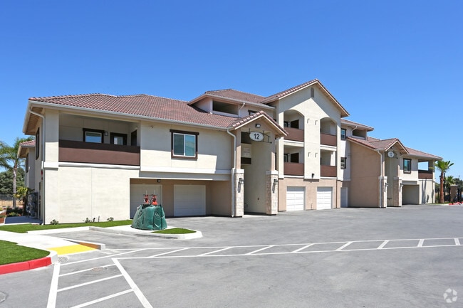Building Photo - Palms at Morada