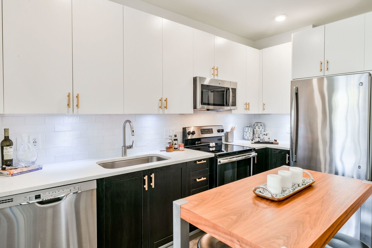 Gorgeous Kitchen with Stainless Steel Appliances - Park 35 on Clairmont