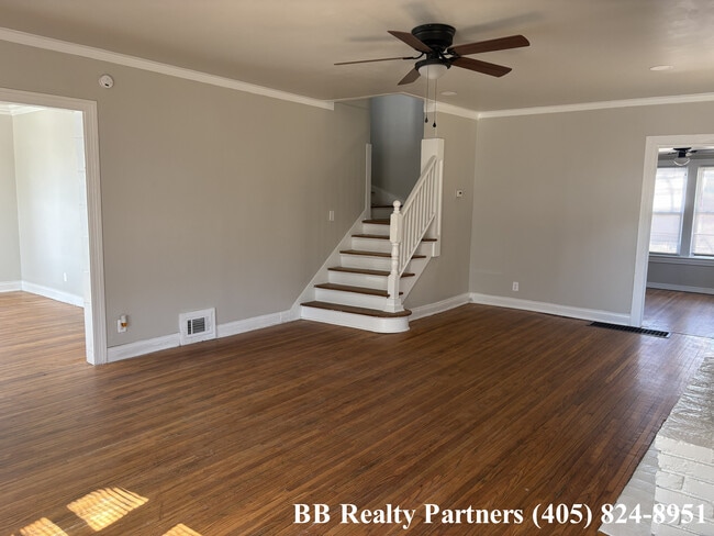 Building Photo - 2011 E 12th Pl