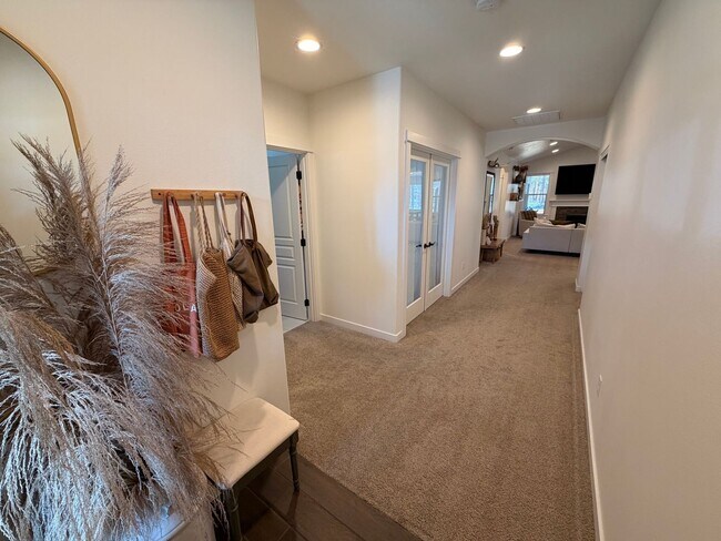 Foto del edificio - 3 Bed/2 Bath Single Level Home in Sisters! - Backs Up to Deschutes National Forest