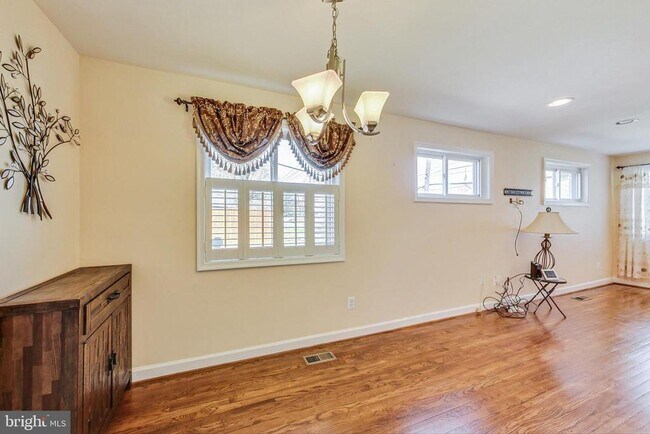 Foto del edificio - 5313 Blaine St NE