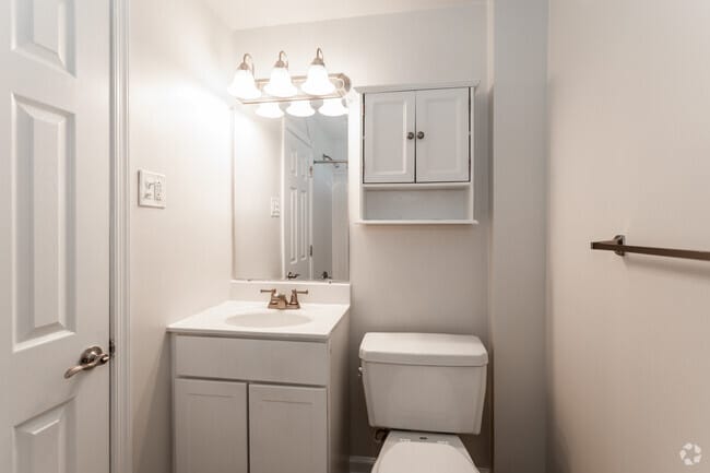 Bathroom - New Orleans Park Apartments