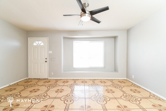 Foto del edificio - 3938 W McLellan Blvd