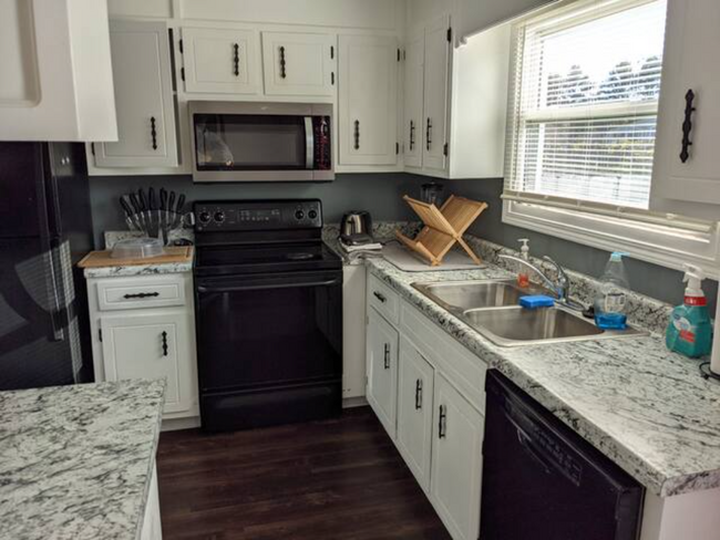 Foto del edificio - 9003 Mahogany Row SE