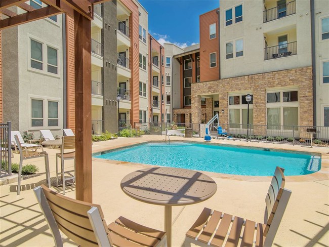 Building Photo - Balcones Lofts