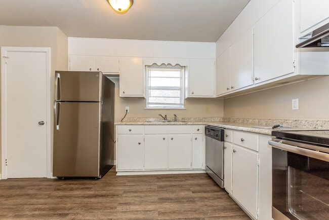 Foto del edificio - 2421 Redmont Rd NW