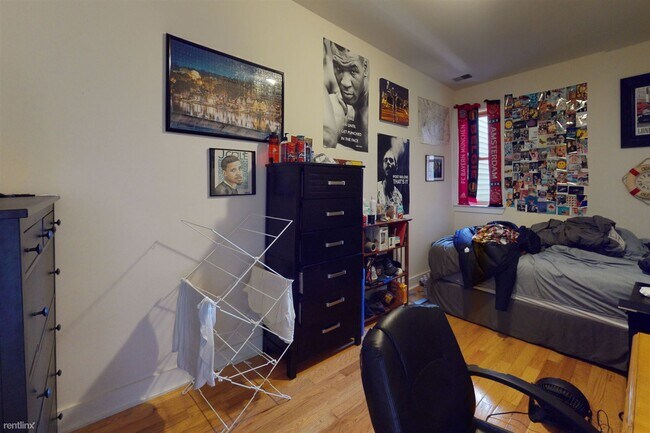 Building Photo - 4 br, 2 bath Duplex - 1915 N 18TH ST Unit B