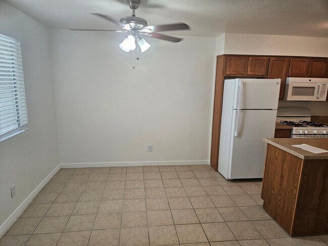 Foto del edificio - 1310 S Hardy Dr