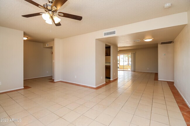 Foto del edificio - 7417 E Edgewood Ave