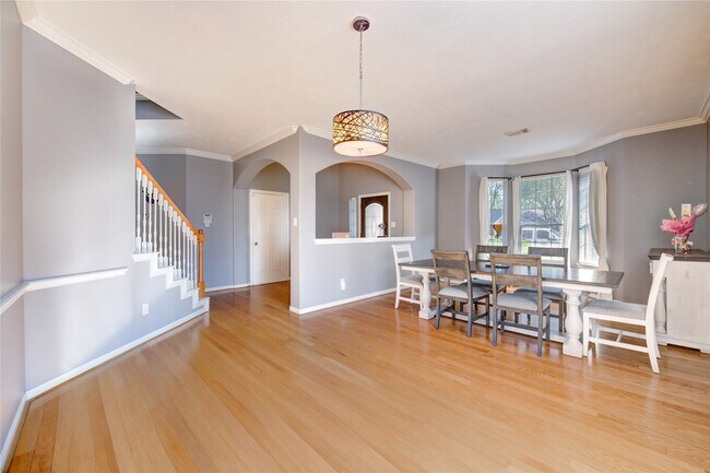Building Photo - 1731 Maryvale Dr
