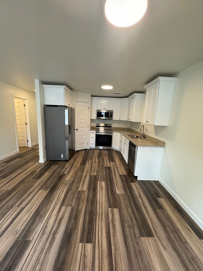 Building Photo - 845 Golden Bear Ln