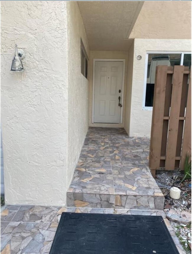 Foto del edificio - 8233 NW 8th Ct