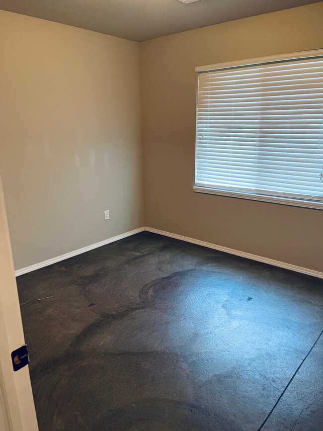 Building Photo - 530 W Meadow Creek Cir