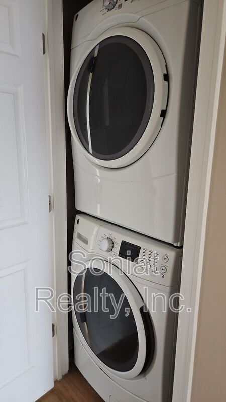 Photo - 3132 Washington Ave Apartment