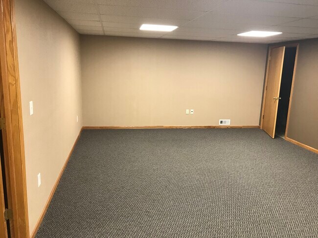 Conference room (mezzanine) - 561 E Garden Dr