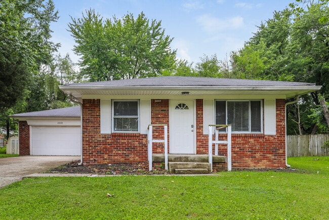 Building Photo - 10221 Baribeau Ln